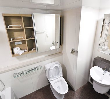 Aesthetic elongated toilet design